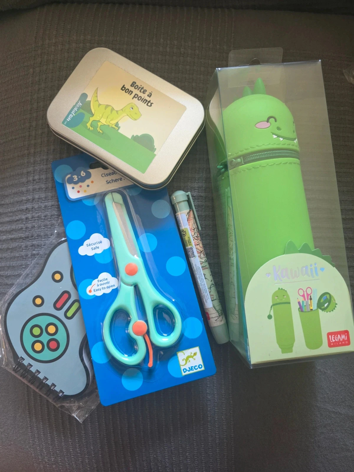 Ensemble Trousse Kawaï Dino - Legami et Djeco